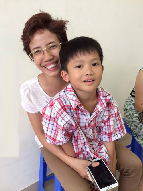 Ngoại hình thay đổi bất ngờ của bé sơ sinh mất chân, bị mẹ bỏ rơi trong vườn hoang sau 13 năm-3