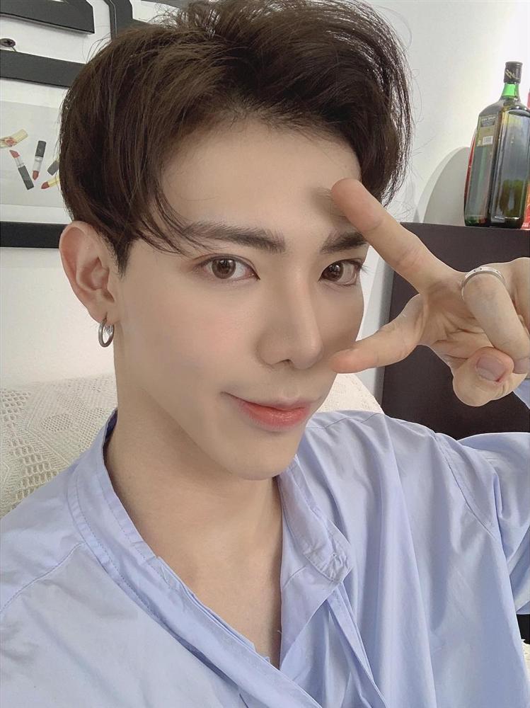 Tự khen đẹp trai ngời ngời sau ồn ào thẩm mỹ, nhưng quá nhọ cho Erik khi gương mặt bị soi điểm bất thường-1