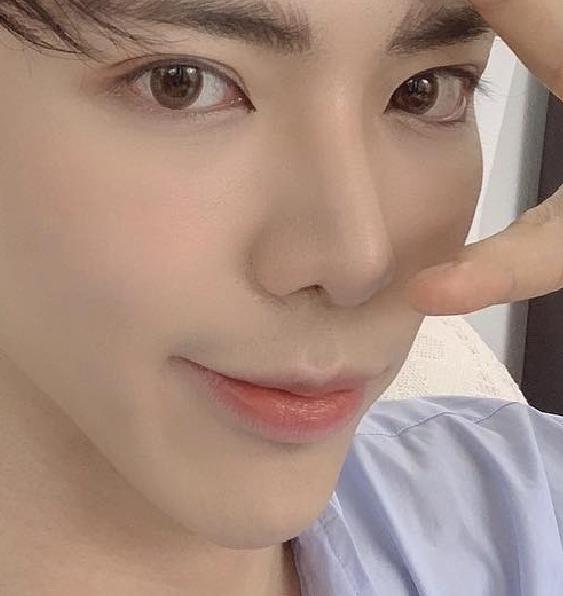 Tự khen đẹp trai ngời ngời sau ồn ào thẩm mỹ, nhưng quá nhọ cho Erik khi gương mặt bị soi điểm bất thường-3