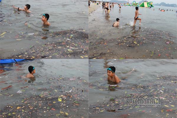 Bãi tắm Hạ Long rác đủ loại lềnh phềnh, trẻ nhỏ hồn nhiên ngụp lặn-1