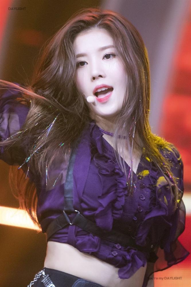 Những nữ idol KPop không ngại công khai phẫu thuật thẩm mỹ và được khen tới tấp vì dao kéo quá thành công-3