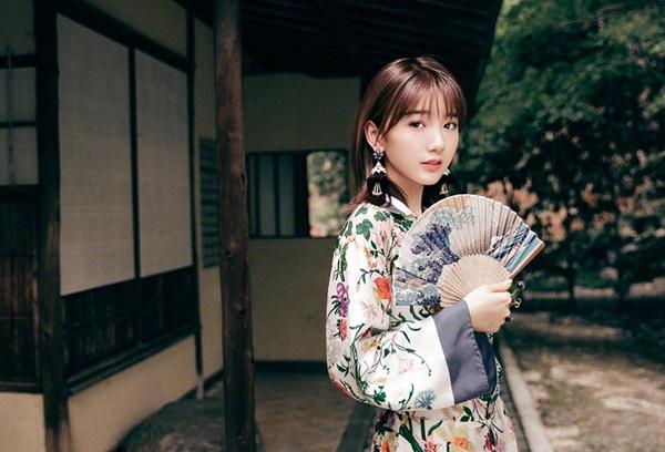 Sao nữ Trung Quốc xinh đẹp bị bố ném vào thùng rác, bạn trai phản bội-4