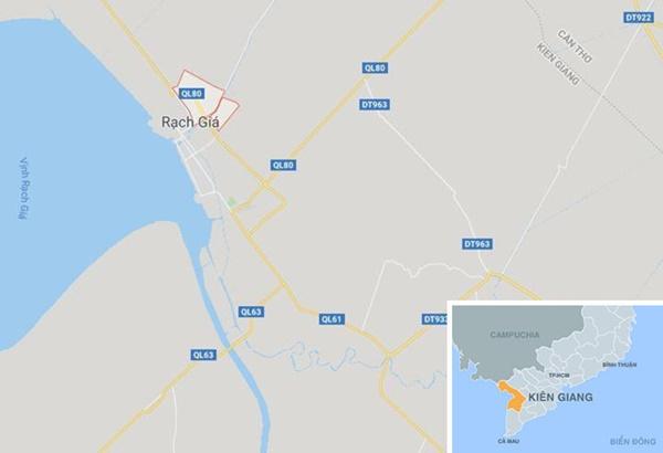 Hơn 100 thanh niên đua xe trên đường Xuyên Á-3