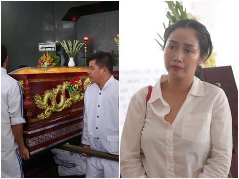 Vợ cũ ngồi thất thần một góc trong tang lễ cố nghệ sĩ Lê Bình: Tôi vô cùng đau đớn-8