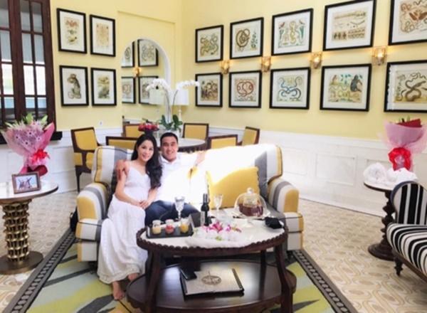 Ngưỡng mộ cuộc hôn nhân 13 năm ngọt ngào, hạnh phúc của MC Quyền Linh và bà xã xinh đẹp-6