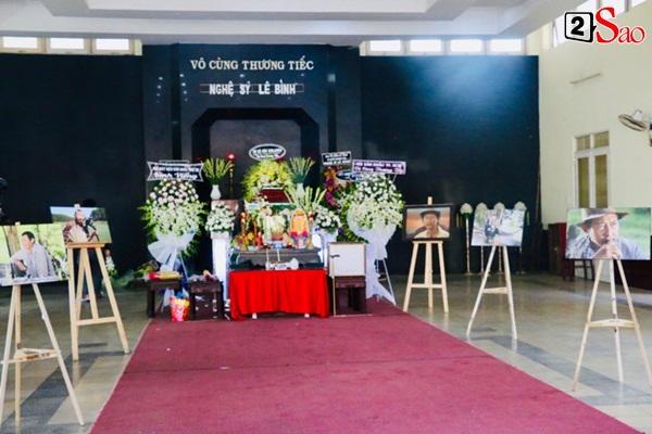 Hoa hậu Diễm Hương và dàn nghệ sĩ kỳ cựu nhạt nhòa nước mắt trước linh cữu cố diễn viên Lê Bình-2