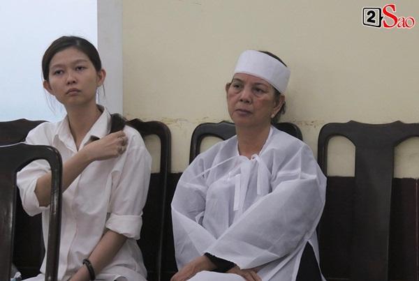 Vợ cũ ngồi thất thần một góc trong tang lễ cố nghệ sĩ Lê Bình: Tôi vô cùng đau đớn-4