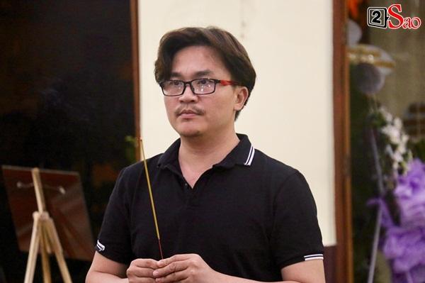 MC Đại Nghĩa thắp nén nhang tạm biệt nghệ sĩ đàn cha đàn chú-1