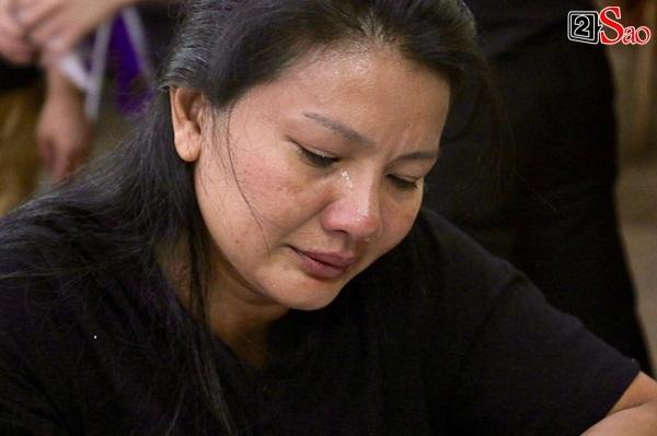 Diễn viên Kiều Trinh, NSƯT Lê Thiện khóc nghẹn khi nhìn mặt người đã khuất-2