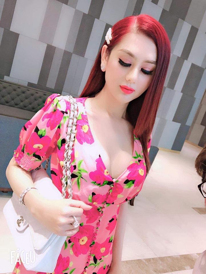 Bị ném đá khoe hàng, bố chồng Lâm Khánh Chi: Con cứ mặc thoải mái-2