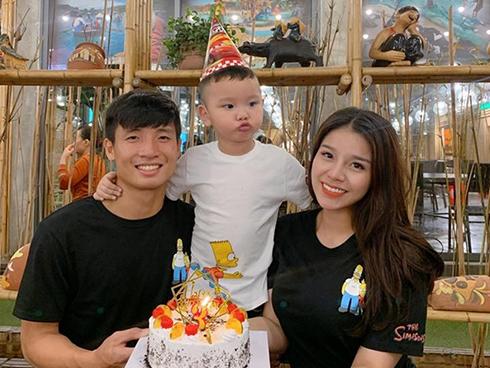 Tư Dũng dành cả kỳ nghỉ lễ đi du lịch, tình tứ bên người yêu
