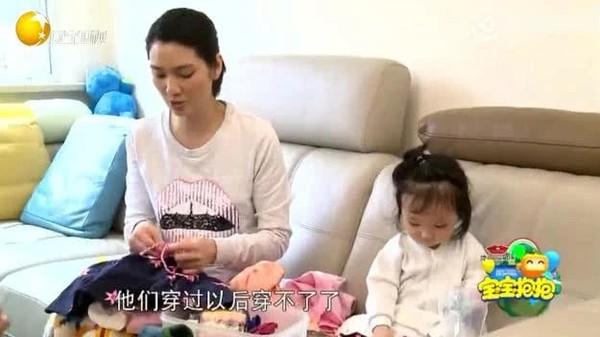 Sau scandal bị bồ nhí cướp mất chồng lẫn tiền, Hồng Hân mang đôi giày rẻ tiền từ sân bay đi sự kiện-9