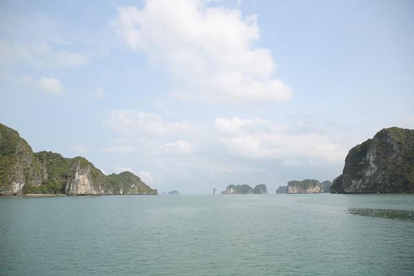 Trầm trồ trước sàn catwalk đẹp độc lạ có 1-0-2 tại vịnh Hạ Long-5