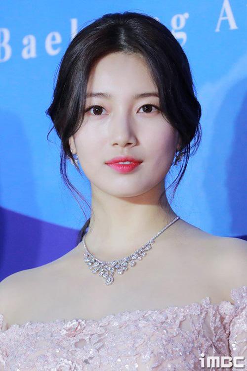 Thảm đỏ Baeksang 2019: Suzy tăng cân vẫn xuất sắc tranh spotlight với nữ thần IU-1