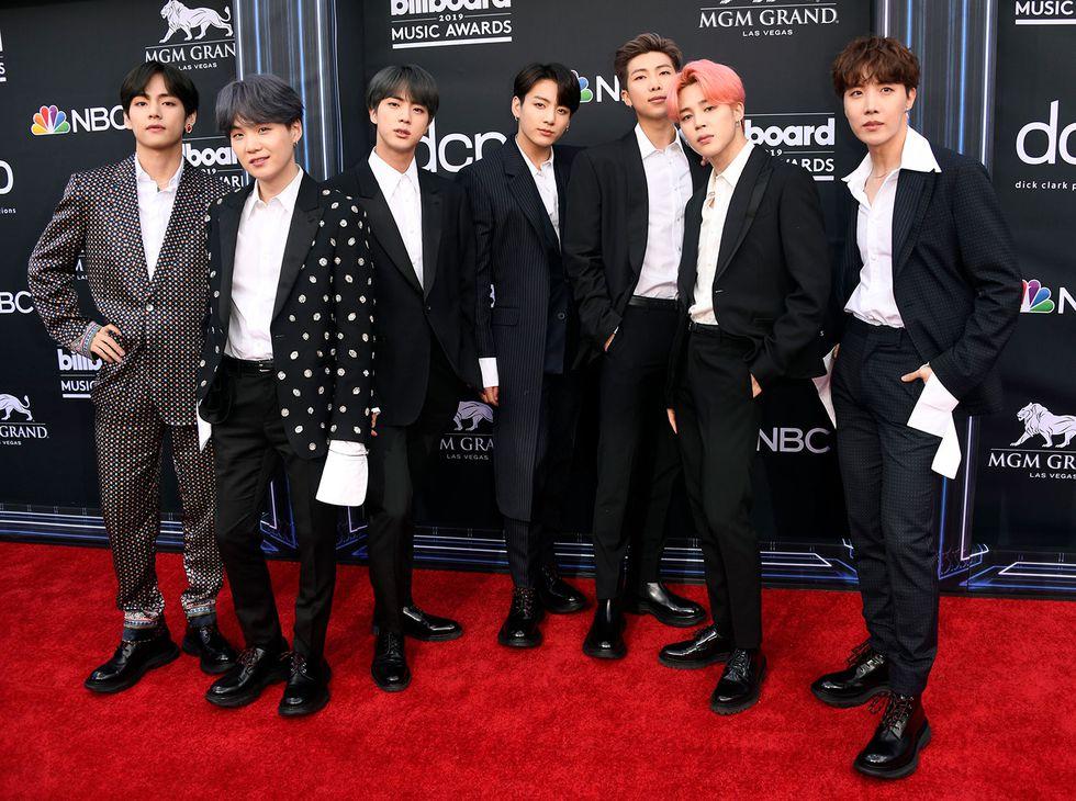 Thảm đỏ Billboard Music Awards 2019: Taylor Swift sến sẩm, BTS bảnh bao, sao Avengers tỏa sáng với đầm của NTK Việt-1