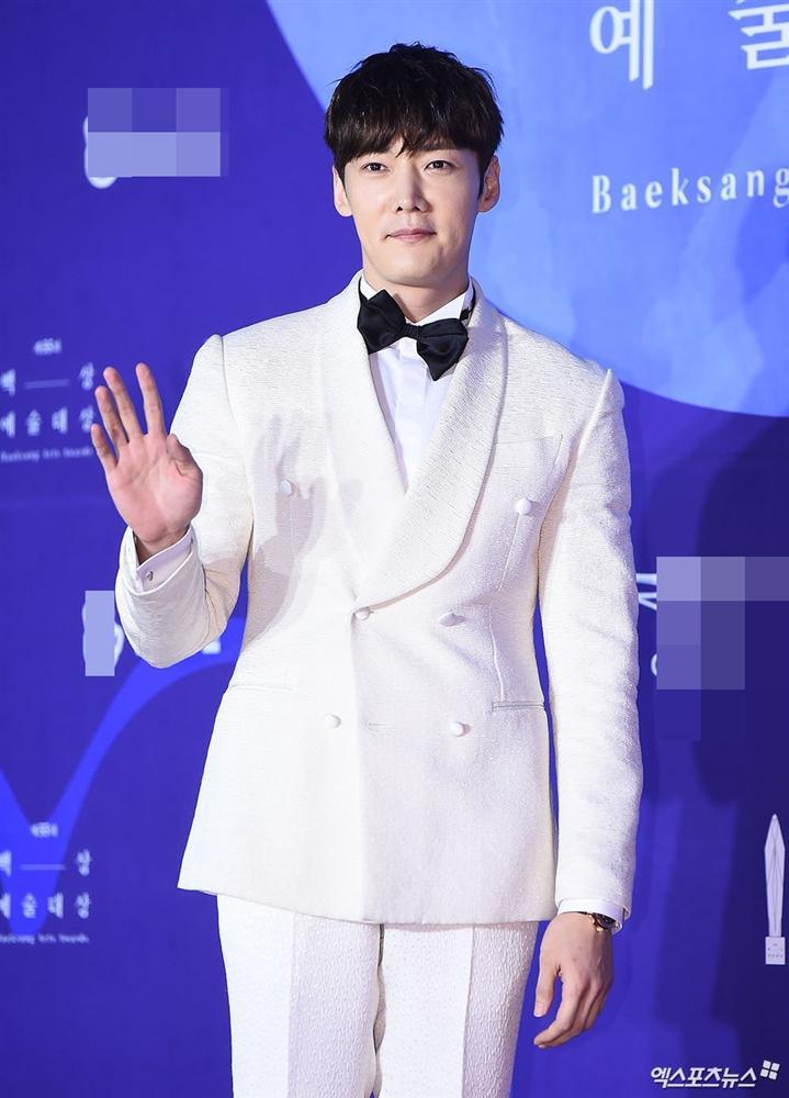 Thảm đỏ Baeksang 2019: Suzy tăng cân vẫn xuất sắc tranh spotlight với nữ thần IU-10