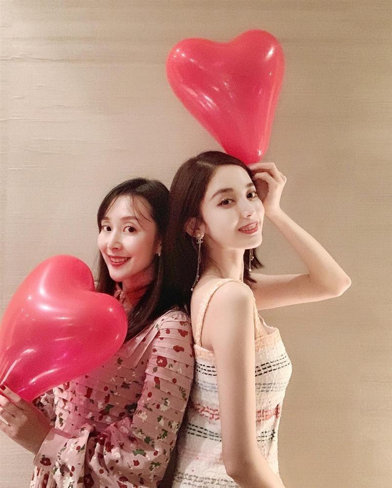 Đón sinh nhật 27 tuổi nhẹ nhàng bên chị gái, Cổ Lực Na Trát khoe nhan sắc xinh đẹp không tì vết-2
