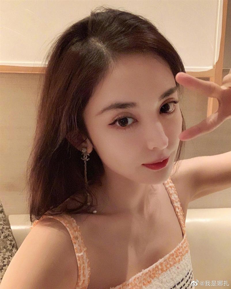 Đón sinh nhật 27 tuổi nhẹ nhàng bên chị gái, Cổ Lực Na Trát khoe nhan sắc xinh đẹp không tì vết-4