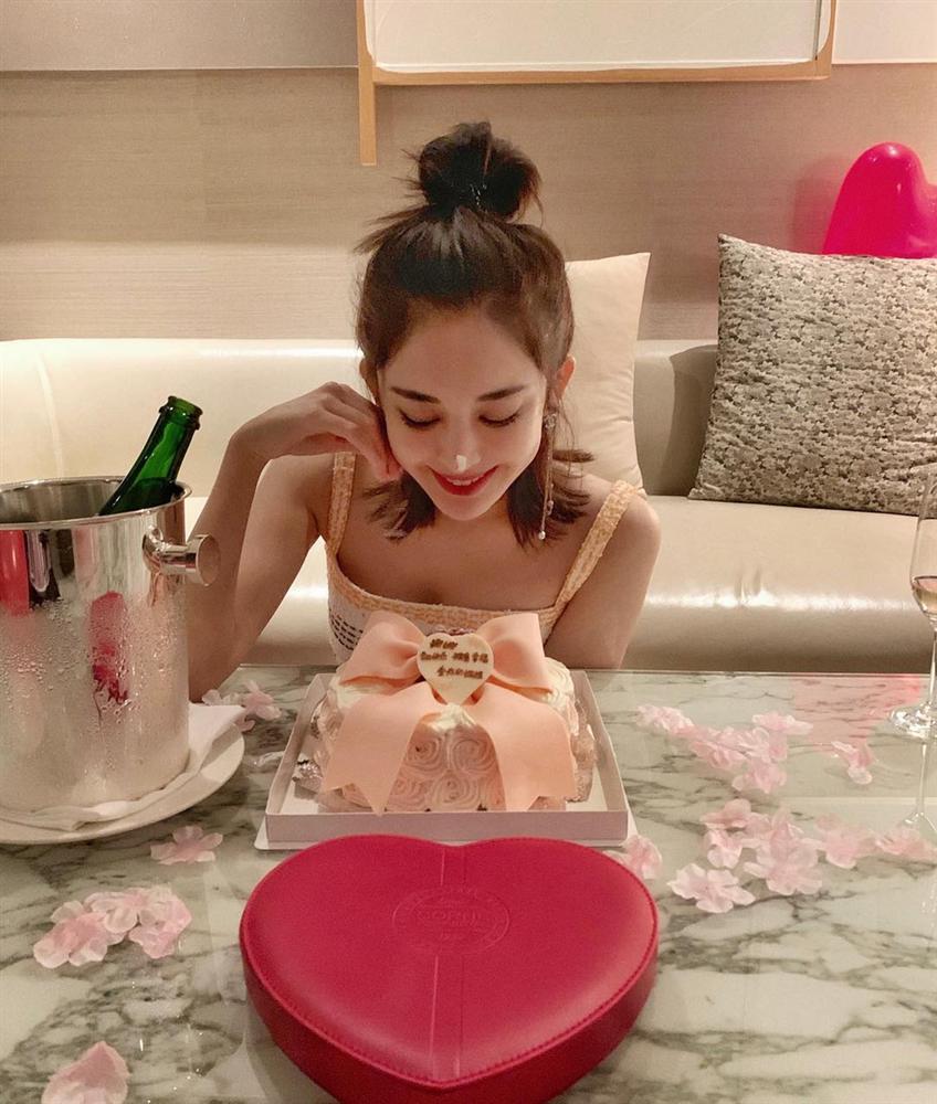 Đón sinh nhật 27 tuổi nhẹ nhàng bên chị gái, Cổ Lực Na Trát khoe nhan sắc xinh đẹp không tì vết-5