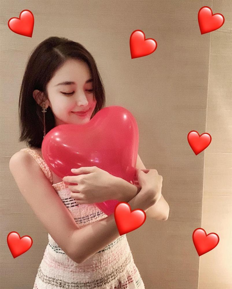 Đón sinh nhật 27 tuổi nhẹ nhàng bên chị gái, Cổ Lực Na Trát khoe nhan sắc xinh đẹp không tì vết-6