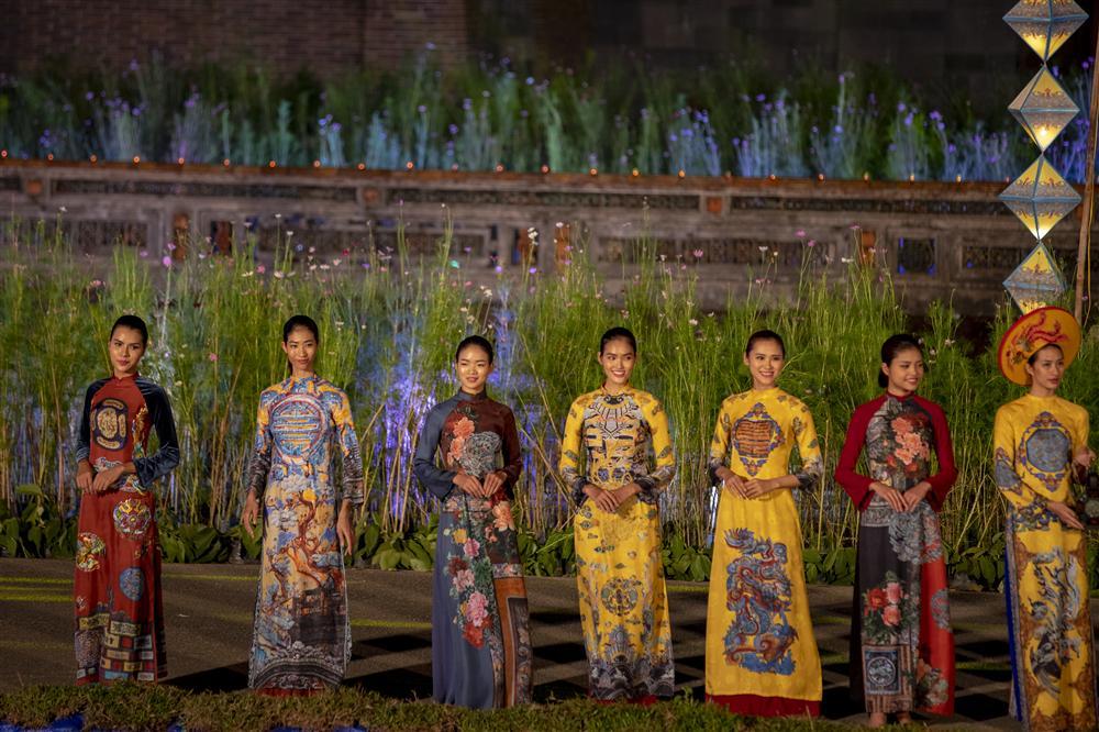 Gái hư Hồng Quế nền nã đến lạ trong tà áo dài lấy cảm hứng từ văn hóa triều Nguyễn-6
