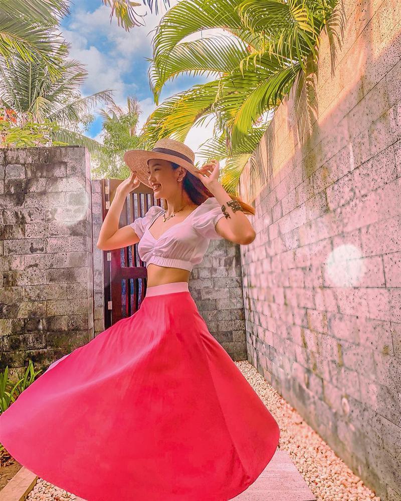 STREET STYLE nghỉ lễ: Angela Phương Trinh, Đặng Thu Thảo kín như bưng giữa dàn mỹ nhân diện bikini bốc lửa-5