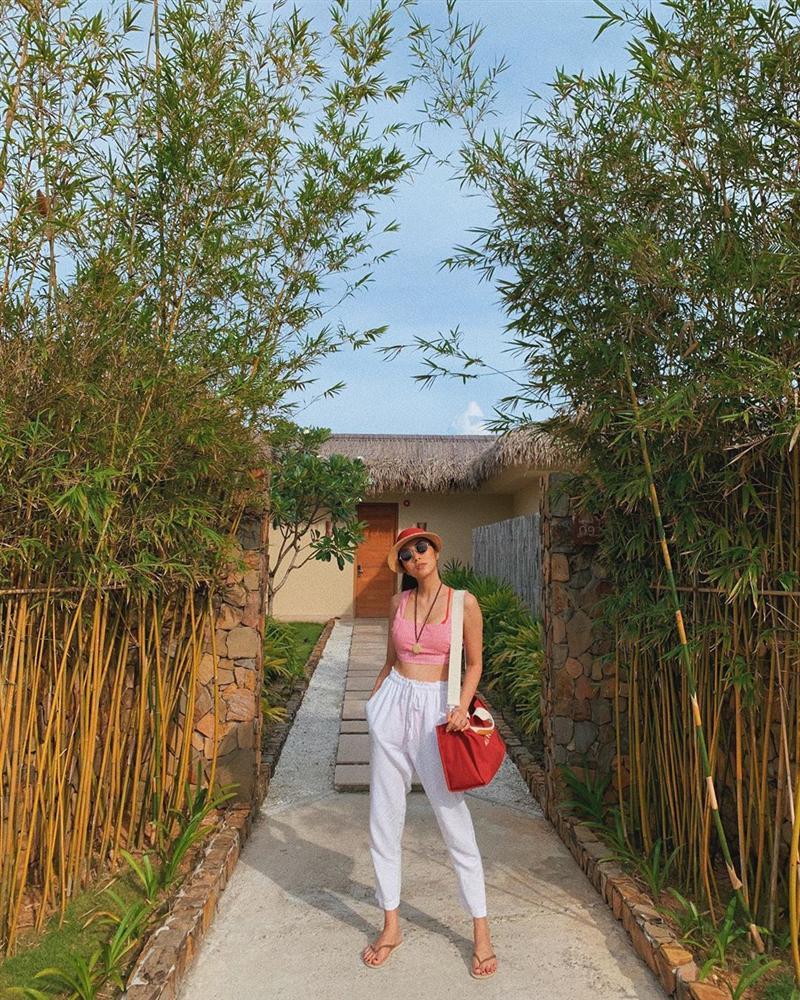 STREET STYLE nghỉ lễ: Angela Phương Trinh, Đặng Thu Thảo kín như bưng giữa dàn mỹ nhân diện bikini bốc lửa-6