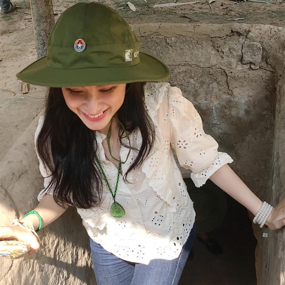 STREET STYLE nghỉ lễ: Angela Phương Trinh, Đặng Thu Thảo kín như bưng giữa dàn mỹ nhân diện bikini bốc lửa-7