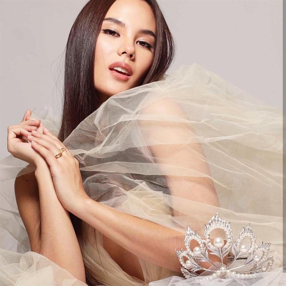 Đã đầu tóc rũ rượi lại còn ăn mặc lôi thôi, Hoa hậu Hoàn vũ 2018 khiến dân mạng kêu la inh ỏi-7