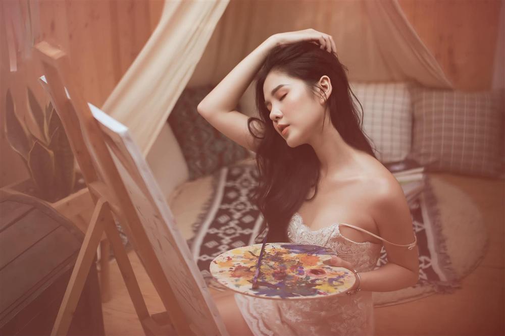 Cận cảnh nhan sắc rực lửa của nữ MC đẹp lấn át Hoàng Thùy Linh trong phim Mê cung-4