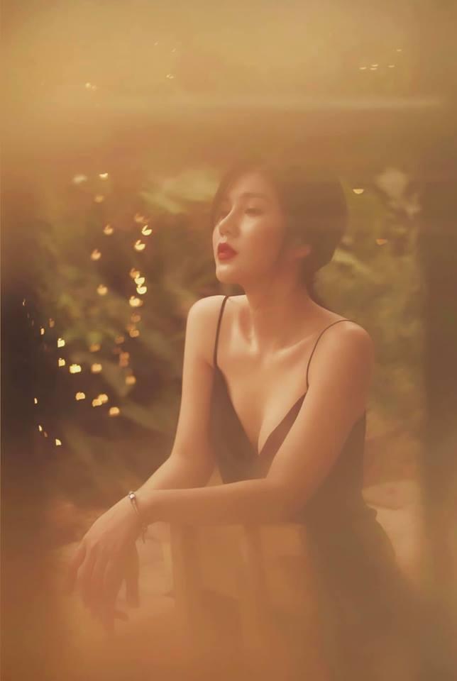 Cận cảnh nhan sắc rực lửa của nữ MC đẹp lấn át Hoàng Thùy Linh trong phim Mê cung-5