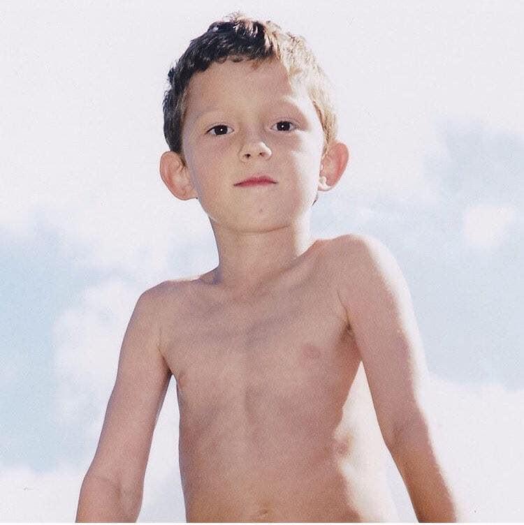 Trọn bộ ảnh thời đóng bỉm cực đáng yêu của Người Nhện Tom Holland, xem là muốn đi sản xuất ngay 1 đứa!-12