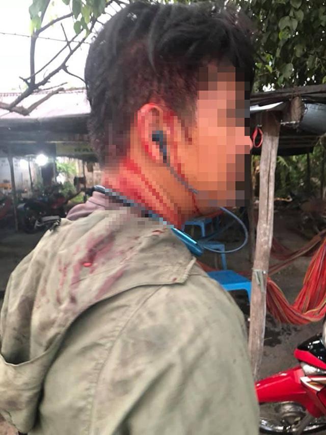 Chặt chém rồi đánh khách chảy máu đầu, quán ăn ở Long An bị đập phá-1