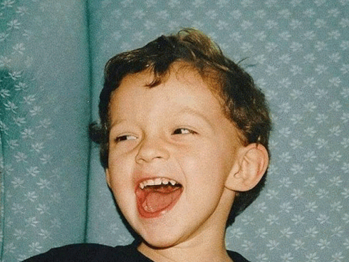 Hoa mắt với thời trang ngoài đời của Iron Man Robert Downey Jr: đố ai tìm được màu nào chú đây chưa thử?-17