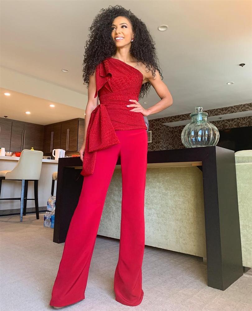 Hoàng Thùy gặp đối thủ cực mạnh tại Miss Universe 2019: Vẻ đẹp diva, cơ bụng 6 múi và khối óc tuyệt vời-10