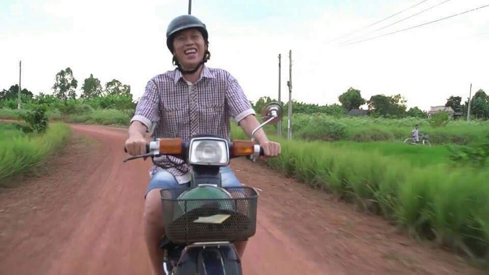 Lối sống đối nghịch của anh em ruột Hoài Linh - Dương Triệu Vũ: Người giản dị như nông dân, kẻ sang chảnh hiếm ai bằng-9