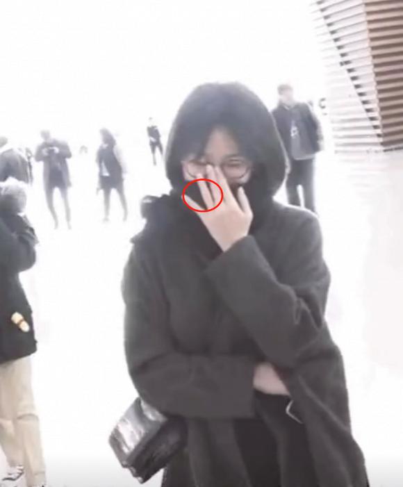 Song Hye Kyo đẹp lộng lẫy đi sự kiện nhưng nhẫn cưới đã không cánh mà bay-9