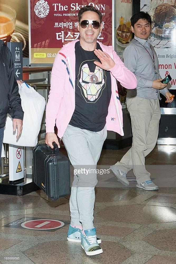 Hoa mắt với thời trang ngoài đời của Iron Man Robert Downey Jr: đố ai tìm được màu nào chú đây chưa thử?-9