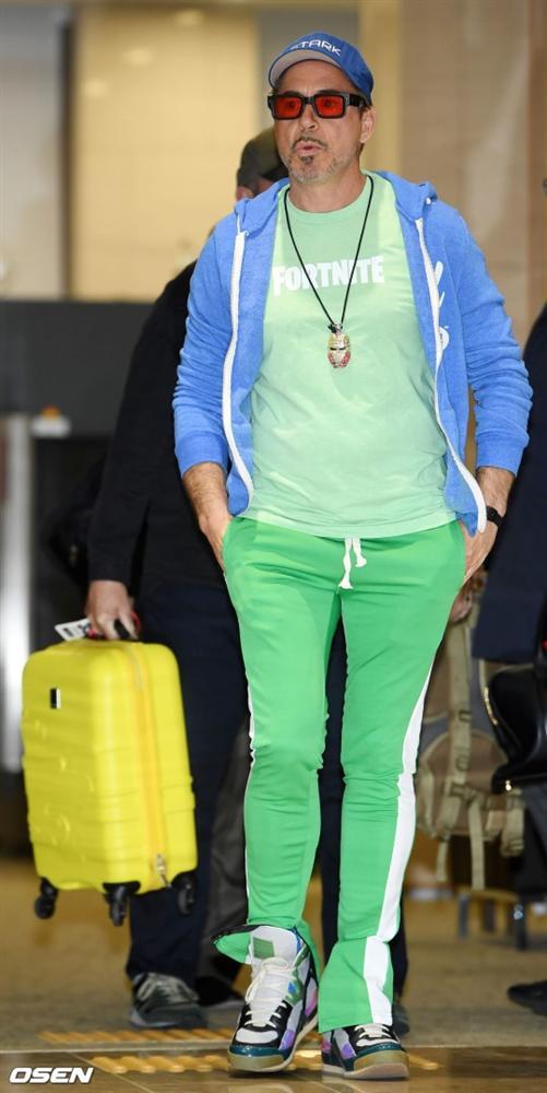 Hoa mắt với thời trang ngoài đời của Iron Man Robert Downey Jr: đố ai tìm được màu nào chú đây chưa thử?-16