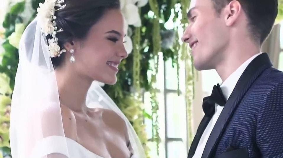 SHOCK: Lộ ảnh Catriona Gray kết hôn trước khi đăng quang Hoa hậu Hoàn vũ 2018?-2