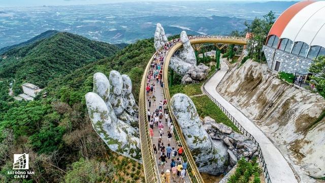 Hình ảnh kinh hoàng nhất dịp nghỉ lễ vừa rồi chắc chắn là cầu Vàng Đà Nẵng-3