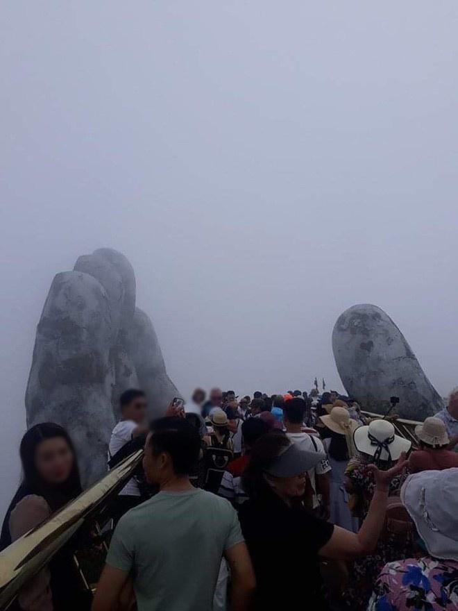 Hình ảnh kinh hoàng nhất dịp nghỉ lễ vừa rồi chắc chắn là cầu Vàng Đà Nẵng-4