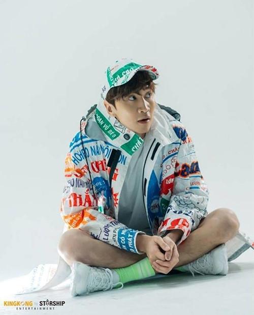 Lee Kwang Soo xuất hiện cực ngầu với thời trang cám con cò Việt Nam trên bìa tạp chí-1