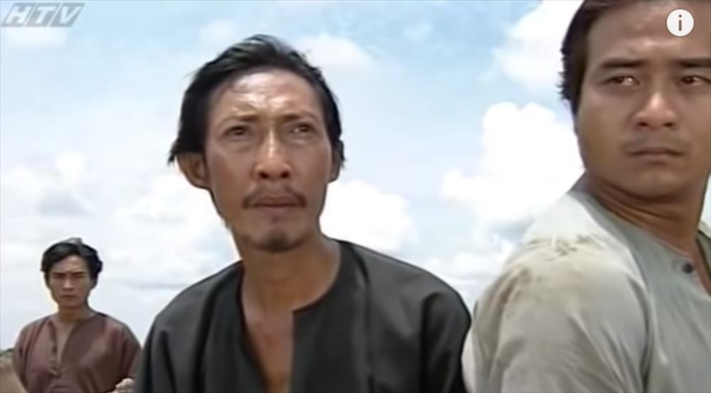 Bác Ba Phi Mạc Can giàn giụa nước mắt từ biệt Anh Tư Tại Lê Bình: Cậu ấy chỉ là đang dạo chơi ở thế giới khác mà thôi-1