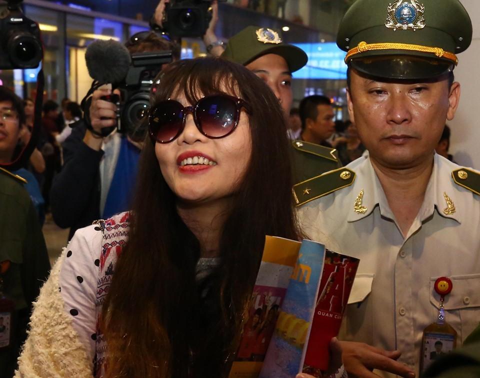 Đoàn Thị Hương về đến Hà Nội-1