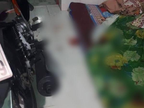 Mâu thuẫn, nam thanh niên cầm que xiên thịt đâm vào lưng bạn-2