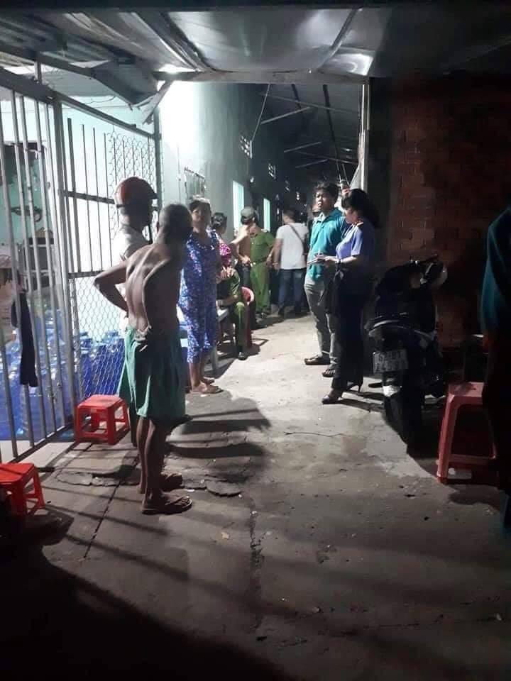 Thanh niên đâm bạn gái nhiều nhát rồi khoá cửa, nằm cạnh nạn nhân suốt 30 phút trong phòng trọ-2