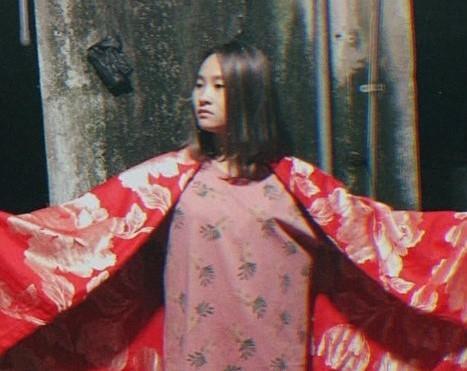 Dân mạng thích thú với nàng Cám phiên bản nữ sinh và chiếc chăn đỏ-1