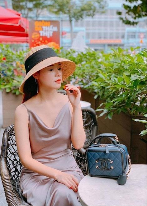 Thánh tiết kiệm showbiz gọi tên Midu: mua 1 mẫu váy nhưng 6 màu khác nhau rồi mặc đi mặc lại-9