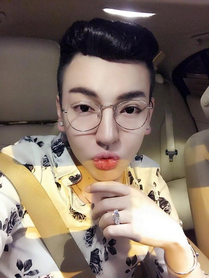 Phát sốt với phong cách yểu điệu thục nữ của trai đẹp vừa được Thúy Vi công khai lấy làm chồng-4